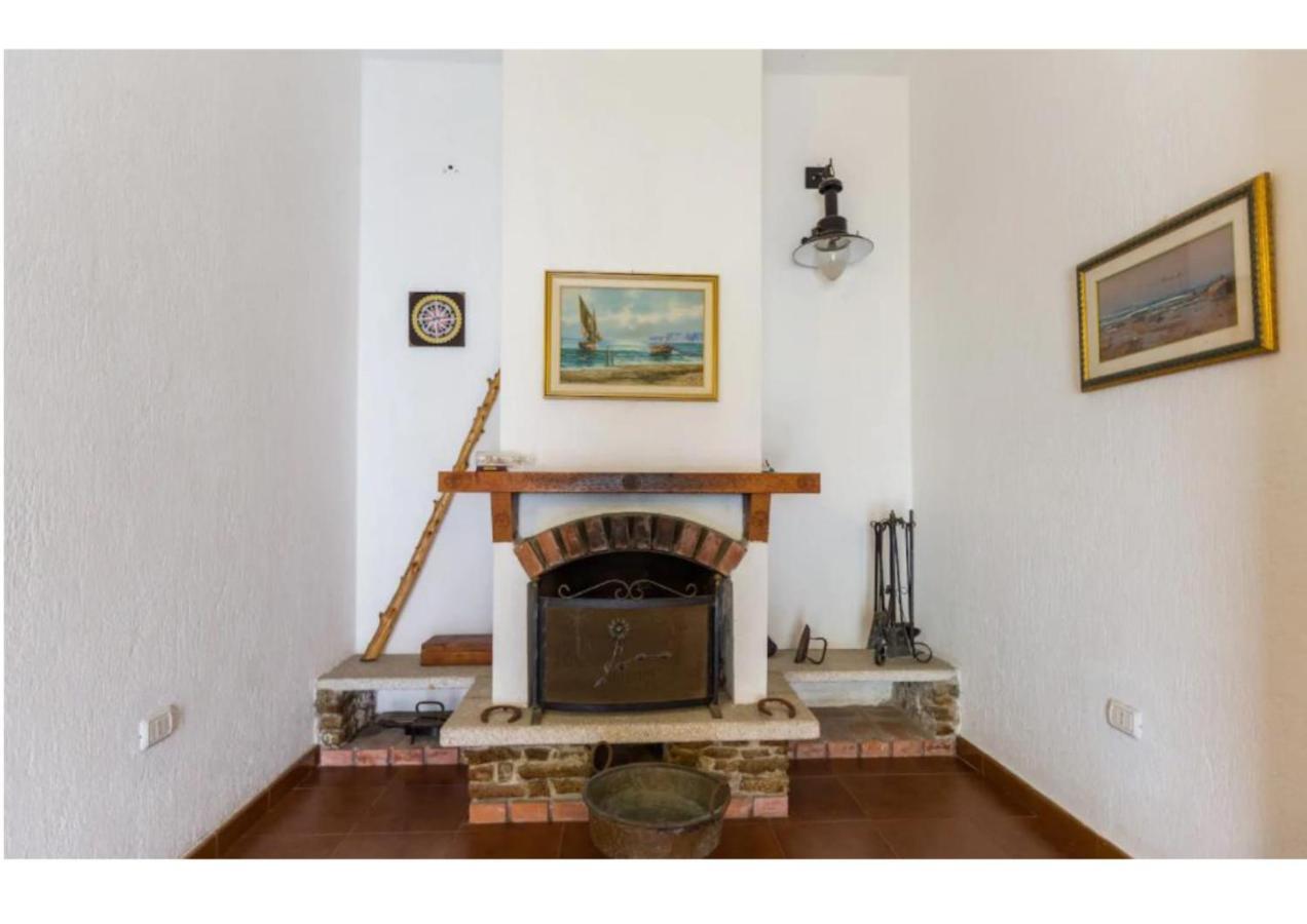 Casa Vacanze A Pochi Passi Dal Mare Ла Мадалена Екстериор снимка