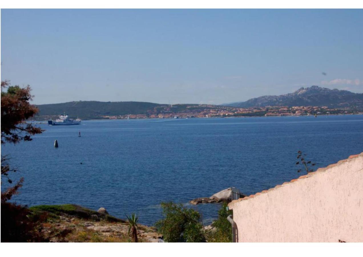 Casa Vacanze A Pochi Passi Dal Mare Ла Мадалена Екстериор снимка