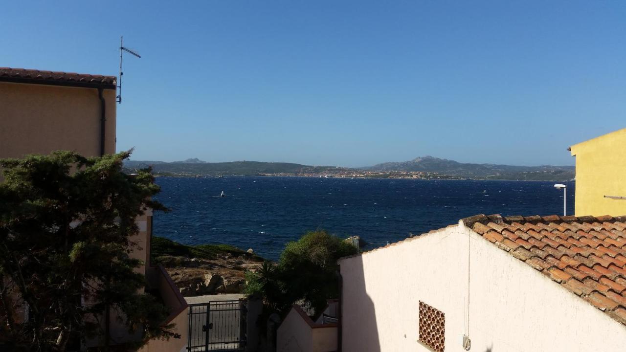 Casa Vacanze A Pochi Passi Dal Mare Ла Мадалена Екстериор снимка