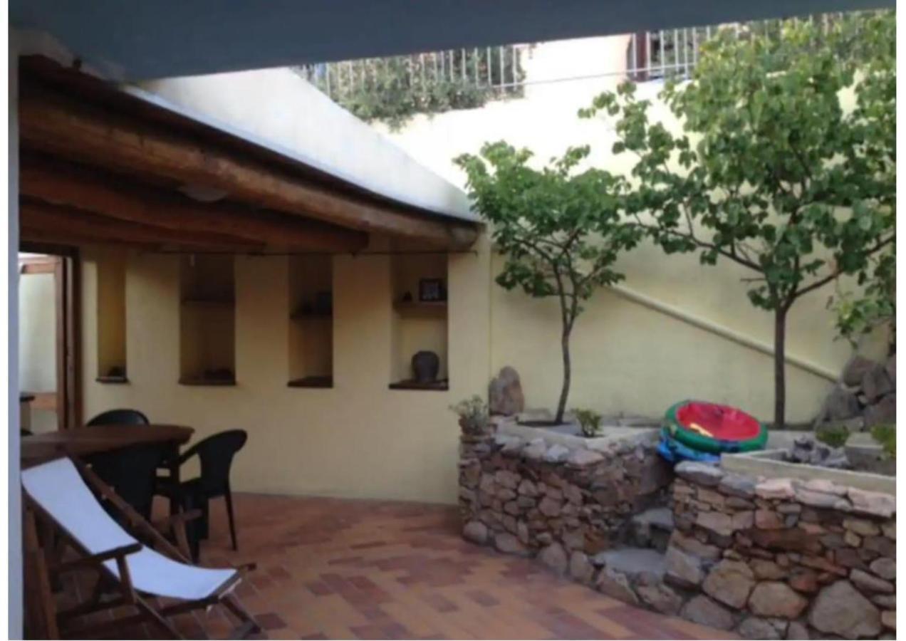 Casa Vacanze A Pochi Passi Dal Mare Ла Мадалена Екстериор снимка