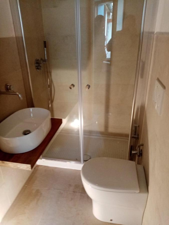 Casa Vacanze A Pochi Passi Dal Mare Ла Мадалена Екстериор снимка